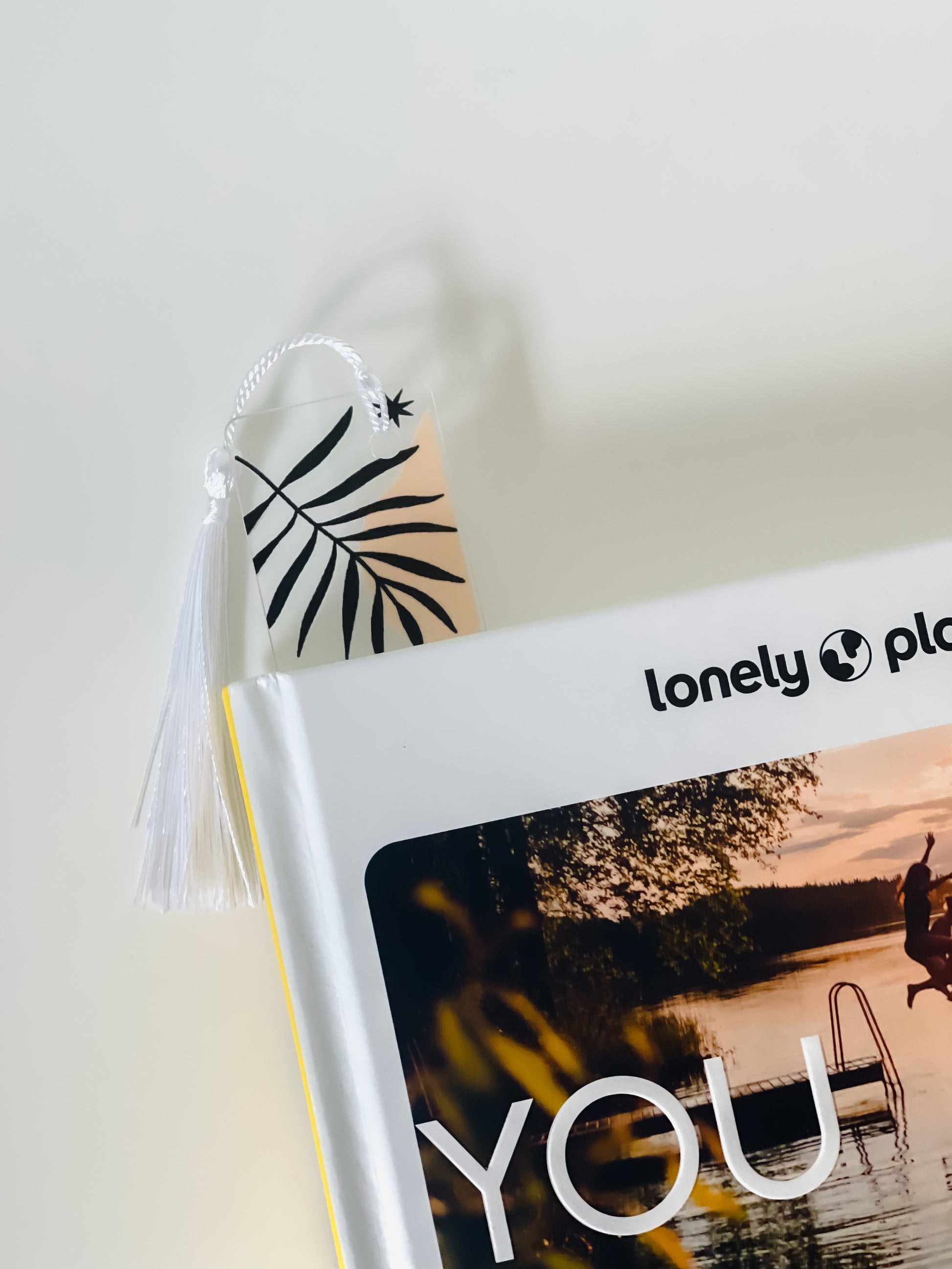 Acrylic Bookmark with white tassel - Colourful groovy designs adds flair to your reading experience. 